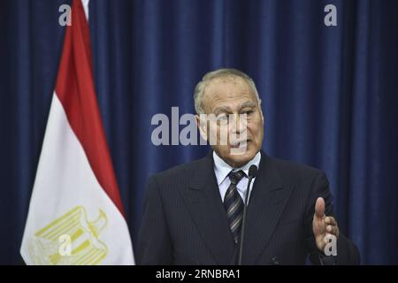 La foto mostra il ministro degli Esteri egiziano Ahmed Abul-Gheit che si rivolge a una conferenza stampa tenuta insieme al presidente palestinese Mahmoud Abbas (non nella foto) dopo il loro incontro nella città di Ramallah in Cisgiordania il 28 ottobre 2010. Ahmed Abul-Gheit è stato nominato segretario generale della Lega Araba, ha annunciato la fine del 10 marzo 2016. ) LEGA ARABA - NUOVO CAPO EGIZIANO EX FM FadixArouri PUBLICATIONxNOTxINxCHN file Photo mostra i ministri degli Esteri egiziani Ahmed Abul Gheit che si rivolgono a un eroe della conferenza stampa insieme al presidente PALESTINESE Mahmoud Abbas non ritratti dopo il loro incontro Foto Stock