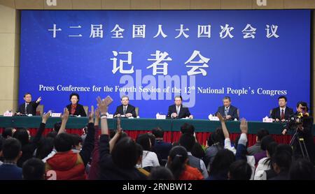 (160312) -- PECHINO, 12 marzo 2016 -- Una conferenza stampa sulla riforma delle imprese statali si tiene a margine della quarta sessione del 12° Congresso Nazionale del popolo a Pechino, capitale della Cina, 12 marzo 2016. )(mcg) (DUE SESSIONI)CINA-PECHINO-CONFERENZA STAMPA-RIFORMA DELLE IMPRESE DI PROPRIETÀ STATALE (CN) XuexYubin PUBLICATIONxNOTxINxCHN 160312 Pechino 12 marzo 2016 una conferenza stampa SULLA riforma delle imprese di proprietà statale È eroe SULLA linea guida della quarta sessione del XII Congresso nazionale delle celebrità a Pechino capitale della Cina 12 marzo 2016 mcg Two sessioni Cina Foto Stock