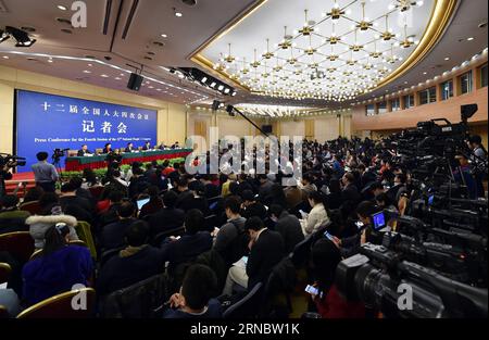 (160312) -- PECHINO, 12 marzo 2016 -- Una conferenza stampa sulla riforma delle imprese statali si tiene a margine della quarta sessione del 12° Congresso Nazionale del popolo a Pechino, capitale della Cina, 12 marzo 2016. )(mcg) (DUE SESSIONI)CINA-PECHINO-CONFERENZA STAMPA-RIFORMA DELLE IMPRESE DI PROPRIETÀ STATALE (CN) LixXin PUBLICATIONxNOTxINxCHN 160312 Pechino 12 marzo 2016 una conferenza stampa SULLA riforma delle imprese di proprietà statale È eroe SULLA linea guida della quarta sessione del XII Congresso nazionale delle celebrità a Pechino capitale cinese 12 marzo 2016 mcg Two sessioni China BE Foto Stock