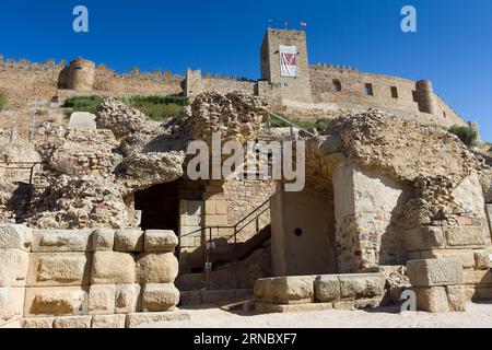 Antico teatro romano e castello, Medellin, Badajoz, Estremadura, Spagna Foto Stock