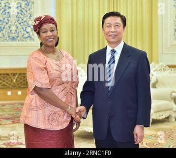 (160317) - PECHINO, 17 marzo 2016 - il vicepresidente cinese li Yuanchao (R) incontra il ministro degli Esteri Gambiano Neneh MacDouall Gaye, a Pechino, capitale della Cina, 17 marzo 2016. ) (Zkr) CHINA-BEIJING-li YUANCHAO-GAMBIAN FM-MEETING (CN) LixTao PUBLICATIONxNOTxINxCHN Pechino 17 marzo 2016 il vicepresidente cinese Left Yuan Chao r incontra i ministri degli Esteri gambiani Neneh MacDouall gaye a Pechino capitale della Cina 17 marzo 2016 CCR China Beijing Left Yuan Chao gambian FM Meeting CN LixTao PUBLICATIONCHN Foto Stock