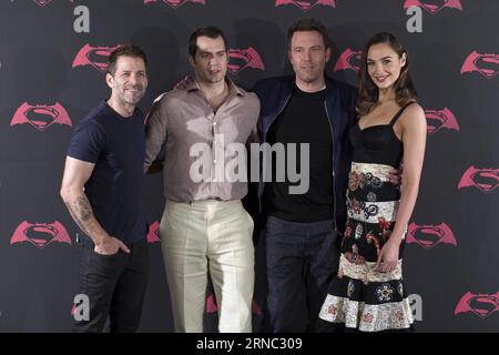 (160320) -- MEXICO CITY, March 20, 2016 -- (From L to R) Director Zack Snyder, actors Henry Cavill, Ben Affleck and the actress Gal Gadot, pose during the photocall to promote the film Batman vs Superman, in Mexico City, capital of Mexico, on March 19, 2016. Alejandro Ayala) (jp) (fnc) MEXICO-MEXICO CITY-CINEMA-BATMAN VS SUPERMAN e AlejandroxAyala PUBLICATIONxNOTxINxCHN   Mexico City March 20 2016 from l to r Director Zack Snyder Actors Henry Cavill Ben Affleck and The actress Gal Gadot Pose during The photo call to promote The Film Batman VS Superman in Mexico City Capital of Mexico ON March Stock Photo