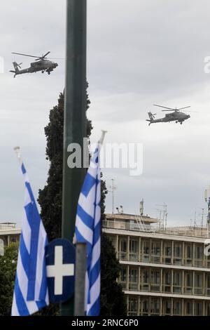 (160325) -- ATENE, 25 marzo 2016 -- elicotteri militari partecipano alla parata del giorno dell'indipendenza ad Atene, Grecia, il 25 marzo 2016. Il giorno dell'indipendenza segna l'inizio della rivoluzione greca contro il dominio ottomano nel 1821.) GRECIA-ATENE-MILITARE MariosxLolos PUBLICATIONxNOTxINxCHN Atene marzo 25 2016 elicotteri militari prendono parte alla Parata del giorno dell'indipendenza ad Atene Grecia IL 25 2016 marzo il giorno dell'indipendenza segna l'inizio della rivoluzione greca contro il dominio OTTOMANO nel 1821 Grecia Atene militare MariosxLolos PUBLICATIONxNOTxINxCHN Foto Stock