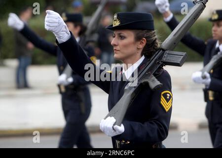 (160325) -- ATENE, 25 marzo 2016 -- i soldati dell'esercito greco prendono parte alla parata del giorno dell'indipendenza ad Atene, in Grecia, il 25 marzo 2016. Il giorno dell'indipendenza segna l'inizio della rivoluzione greca contro il dominio ottomano nel 1821.) GRECIA-ATENE-MILITARE MariosxLolos PUBLICATIONxNOTxINxCHN Atene marzo 25 2016 soldati dell'esercito greco prendono parte alla Parata del giorno dell'indipendenza ad Atene Grecia IL 25 2016 marzo il giorno dell'indipendenza segna l'inizio della rivoluzione greca contro il dominio OTTOMANO nel 1821 Grecia Atene militare MariosxLolos PUBLICATIONxNOTxINxCHN Foto Stock