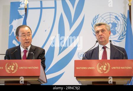 (160330) -- GINEVRA, 30 marzo 2016 -- il Segretario generale delle Nazioni Unite Ban Ki-Moon (L) e l'alto Commissario delle Nazioni Unite per i rifugiati (UNHCR) Filippo grandi tengono una conferenza stampa dopo l'apertura di una riunione ad alto livello sulla condivisione della responsabilità globale per i rifugiati siriani a Ginevra, in Svizzera, il 30 marzo 2016. Mercoledì alti funzionari delle Nazioni Unite hanno chiesto ai paesi di agire con solidarietà promettendo nuovi e ulteriori percorsi per l'ammissione dei rifugiati siriani. ) SVIZZERA-GINEVRA-ONU-SIRIA RIFUGIATI INCONTRO XuxJinquan PUBLICATIONxNOTxINxCHN Ginevra marzo 30 2016 Segretario generale delle Nazioni Unite Ban KI Moon l Foto Stock