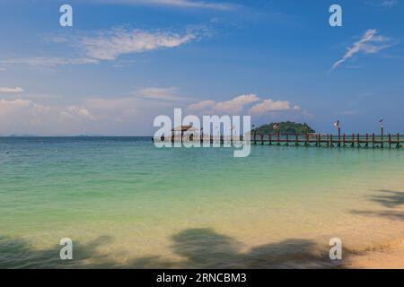 Molo dell'isola di Manukan, un'isola del Parco Nazionale di Tunku Abdul Rahman a Sabah, Malesia Foto Stock