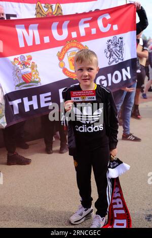 Old Trafford Football Stadium, Manchester, Regno Unito. 16 aprile 2022. Migliaia di proteste del Manchester United chiedono alla famiglia Glazer di vendere il club Foto Stock