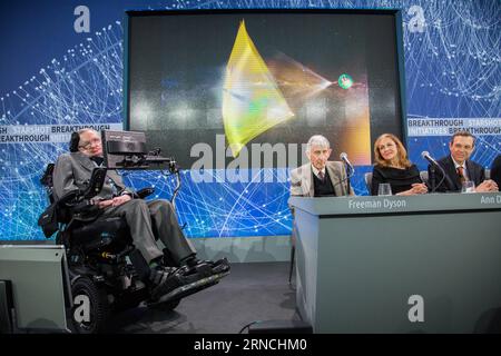 Stephen Hawking präsentiert neues Projekt Breakthrough Starshot (160412) -- NEW YORK, 12 aprile 2016 -- l'astrofisico Stephen Hawking (, L) parla alla conferenza stampa del progetto Starshot al One World Observatory di New York, negli Stati Uniti, 12 aprile 2016. L'astrofisico britannico Stephen Hawking ha annunciato qui martedì che sta collaborando con il miliardario russo Yuri Milner e un gruppo di scienziati per un nuovo programma di esplorazione spaziale Starshot, che costruirà una piccola navicella spaziale chiamata nanocraft in grado di raggiungere il sistema stellare Alpha Centauri entro circa 20 anni dal lancio. ) STATI UNITI Foto Stock