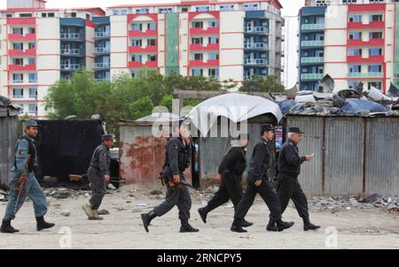 Afghanistan: Bombenanschlag in Kabul (160419) -- KABUL, April 19, 2016 -- Afghan policemen rush to the attack site in Kabul, capital of Afghanistan, on April 19, 2016. A powerful suicide bombing followed by gun shots have claimed several lives and injured 198 others on Tuesday, an official said. ) AFGHANISTAN-KABUL-SUICIDE ATTACK RahmatxAlizadah PUBLICATIONxNOTxINxCHN   Afghanistan Bombing in Kabul 160419 Kabul April 19 2016 Afghan Policemen Rush to The Attack Site in Kabul Capital of Afghanistan ON April 19 2016 a Powerful Suicide Bombing followed by Gun Shots have claimed several Lives and I Stock Photo