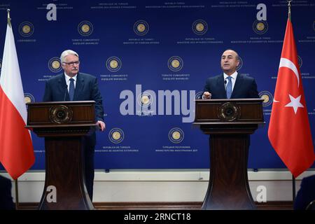 (160420) -- ANKARA, 20 aprile 2016 -- il ministro degli Esteri turco Mevlut Cavusoglu (R) partecipa a una conferenza stampa congiunta con il suo omologo polacco in visita Witold Waszczykowski ad Ankara, in Turchia, il 20 aprile 2016. Il numero di attraversamenti clandestini tra la Turchia e l'Europa si sta riducendo dopo un accordo siglato con l'Unione europea (UE), il ministro degli Esteri turco Mevlut Cavusoglu ha affermato mercoledì ad Ankara in una conferenza stampa congiunta con il suo omologo polacco in visita Witold Waszczykowski. )(dh) TURCHIA-ANKARA-POLITICS MustafaxKaya PUBLICATIONxNOTxINxCHN 160420 Ankara 20 aprile 2016 Turkish Fo Foto Stock