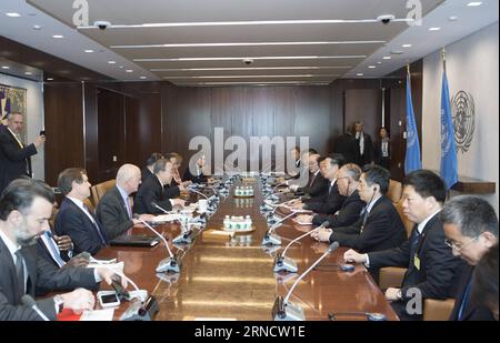 (160421) -- NEW YORK, 21 aprile 2016 -- il vice Premier cinese Zhang Gaoli incontra il segretario generale delle Nazioni Unite Ban Ki-Moon presso la sede delle Nazioni Unite a New York, negli Stati Uniti, 21 aprile 2016. Zhang parteciperà alla cerimonia di firma dell'accordo sul clima di Parigi il 21 aprile come inviato speciale del presidente cinese Xi Jinping. ) (lfj) RIUNIONE USA-CINA-ONU WangxYe PUBLICATIONxNOTxINxCHN 160421 New York 21 aprile 2016 il vice Premier cinese Zhang Gaoli incontra il segretario generale delle Nazioni Unite Ban KI Moon PRESSO la sede delle Nazioni Unite a New York negli Stati Uniti 21 aprile 2016 Zhang parteciperà all'accordo di Parigi SUL CLIMA Signi Foto Stock