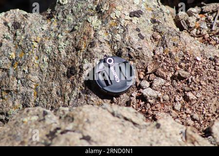 Canone calotta persa sul lato della montagna. Foto di alta qualità Foto Stock