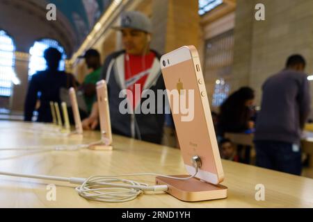 (160428) -- NEW YORK, April 28, 2016 -- An iPhone SE is pictured at the Apple store in the Grand Central Terminal in New York, United States, April 28, 2016. Apple Inc. on Tuesday released fiscal results for the second quarter of 2016, which showed the first year-over-year slump of both quarterly revenue and profit since 2003 and the first ever drop in iPhone sales. ) U.S.-NEW YORK-APPLE-SALES-DECLINE LixMuzi PUBLICATIONxNOTxINxCHN   160428 New York April 28 2016 to iPhone SE IS Pictured AT The Apple Store in The Grand Central Terminal in New York United States April 28 2016 Apple INC ON Tuesd Stock Photo