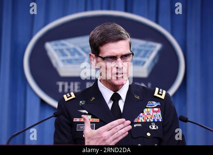 PK des US-Militärs zum Luftangriff auf MSF-Krankenhaus il generale Joseph Votel, capo del comando centrale degli Stati Uniti, presenta i media al Pentagono di Washington D.C., negli Stati Uniti, il 29 aprile 2016. Un ente medico di beneficenza il cui ospedale in Afghanistan è stato bombardato dalle forze statunitensi lo scorso anno ha detto venerdì che l'operazione militare statunitense non è riuscita a rispettare le leggi fondamentali della guerra. All'inizio della giornata, il Pentagono ha affermato che il suo attacco aereo all'ospedale per traumi, gestito dal Medici senza frontiere (MSF), non era un crimine di guerra perché non intenzionale. ) U.S.-WASHINGTON D.C.-AFGHANISTAN-AIRSTRIKE-INVES Foto Stock