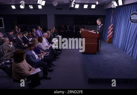 PK des US-Militärs zum Luftangriff auf MSF-Krankenhaus il generale Joseph Votel, capo del comando centrale degli Stati Uniti, presenta i media al Pentagono di Washington D.C., negli Stati Uniti, il 29 aprile 2016. Un ente medico di beneficenza il cui ospedale in Afghanistan è stato bombardato dalle forze statunitensi lo scorso anno ha detto venerdì che l'operazione militare statunitense non è riuscita a rispettare le leggi fondamentali della guerra. All'inizio della giornata, il Pentagono ha affermato che il suo attacco aereo all'ospedale per traumi, gestito dal Medici senza frontiere (MSF), non era un crimine di guerra perché non intenzionale. ) U.S.-WASHINGTON D.C.-AFGHANISTAN-AIRSTRIKE-INVES Foto Stock