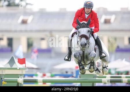 Mailand, Italia. 1 settembre 2023. Sport equestre: Campionato europeo, salto, 3a competizione, 2a Coppa delle nazioni (individuale e squadra). Il saltatore tedesco Christian Kukuk cavalca Mumbai. Crediti: Friso Gentsch/dpa/Alamy Live News Foto Stock