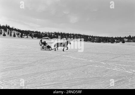 Current 2-1-1973 : Another Nora in Norway.Jane fonda è stata recentemente in Norvegia per interpretare il ruolo principale in 'A Doll's House'. Ora una nuova Nora è apparsa in un altro film di 'Dollhouse', Claire Bloom, conosciuta da 'Rampelys'. Foto: Aage Storløkken / Aktuell / NTB ***FOTO NON ELABORATA*** questo testo è stato tradotto automaticamente! Foto Stock