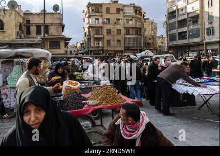 (160505) -- PECHINO, 5 maggio 2016 -- la foto del file scattata il 19 gennaio 2012 mostra un mercato nella città vecchia di Aleppo, Siria. )(zhf) SYRIA-ALEPPO-FILE LixMuzi PUBLICATIONxNOTxINxCHN Pechino 5 maggio 2016 file foto scattata IL 19 gennaio 2012 mostra un mercato nella città vecchia di Aleppo Siria zhf Siria Aleppo file LiXMuzi PUBLICATIONxNOTxINxCHN Foto Stock