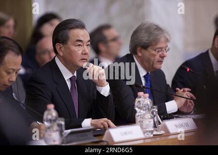 (160505) -- ROMA, 5 maggio 2016 -- il ministro degli Esteri cinese Wang Yi partecipa alla settima sessione plenaria del Comitato del governo Italia-Cina a Roma, in Italia, il 5 maggio 2016. La cooperazione bilaterale di ampio respiro è stata al centro della settima sessione plenaria del Comitato del governo Italia-Cina che si è tenuta qui giovedì alla presenza del ministro degli Esteri cinese Wang Yi e del suo omologo italiano Paolo Gentiloni . ) COMITATO DEL GOVERNO ITALIA-ROMA-ITALIA-CINA-SETTIMA SESSIONE PLENARIA JinxYu PUBLICATIONxNOTxINxCHN 160505 Roma 5 maggio 2016 i ministri degli Esteri cinesi Wang Yi partecipano alla Sev Foto Stock