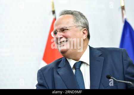 (160511) -- VIENNA, 11 maggio 2016 -- il ministro degli Esteri greco Nikos Kotzias partecipa a una conferenza stampa dopo un incontro con il ministro degli Esteri austriaco Sebastian Kurz a Vienna, in Austria, 11 maggio 2016. ) AUSTRIA-VIENNA-GRECIA-DIPLOMAZIA QianxYi PUBLICATIONxNOTxINxCHN 160511 Vienna 11 maggio 2016 i ministri degli Esteri greci Nikos Kotzias partecipano a una conferenza stampa dopo un incontro con i ministri degli Esteri austriaci Sebastian Short a Vienna Austria 11 maggio 2016 Austria Vienna Grecia diplomazia QianxYi PUBLICATIONxNOTxINxCHN Foto Stock