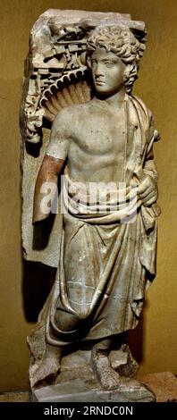 Frammento di un sarcofago tardo romano, del tipo chiamato "sarcofagi di Sydamara", Atene, Museo, Greco, Grecia. Foto Stock