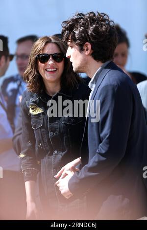 (160515) -- CANNES, May 15, 2016 -- Cast members Marion Cotillard (L) and Louis Garrel pose during a photocall for the film Mal de Pierres (From the Land of the Moon) in competition at the 69th Cannes Film Festival in Cannes, France, May 15, 2016. ) FRANCE-CANNES-FILM FESTIVAL-MAL DE PIERRES-PHOTO CALL JinxYu PUBLICATIONxNOTxINxCHN   160515 Cannes May 15 2016 Cast Members Marion Cotillard l and Louis Garrel Pose during a photo call for The Film times de Pierres from The Country of The Moon in Competition AT The 69th Cannes Film Festival in Cannes France May 15 2016 France Cannes Film Festival Stock Photo