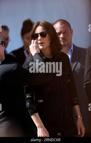 (160515) -- CANNES, May 15, 2016 -- Cast member Marion Cotillard attends a photocall for the film Mal de Pierres (From the Land of the Moon) in competition at the 69th Cannes Film Festival in Cannes, France, May 15, 2016. ) FRANCE-CANNES-FILM FESTIVAL-MAL DE PIERRES-PHOTO CALL JinxYu PUBLICATIONxNOTxINxCHN   160515 Cannes May 15 2016 Cast member Marion Cotillard Attends a photo call for The Film times de Pierres from The Country of The Moon in Competition AT The 69th Cannes Film Festival in Cannes France May 15 2016 France Cannes Film Festival times de Pierres Photo Call JinxYu PUBLICATIONxNOT Stock Photo