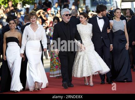 (160517) -- CANNES, May 17, 2016 -- Director Pedro Almodovar (3rd L), cast members Inma Cuesta (1st L), Emma Suarez(2nd L), Adriana Ugarte (3rd R), Daniel Grao (2nd R) and Michelle Jenner (1st R) pose on the red carpet as they arrive for the screening of the film Julieta in competition at the 69th Cannes Film Festival in Cannes, France, May 17, 2016. ) FRANCE-CANNES-FILM FESTIVAL-JULIETA-RED CARPET JinxYu PUBLICATIONxNOTxINxCHN   160517 Cannes May 17 2016 Director Pedro Almodovar 3rd l Cast Members Inma Cuesta 1st l Emma Suarez 2nd l Adriana Ugarte 3rd r Daniel Grao 2nd r and Michelle Jenner 1 Stock Photo