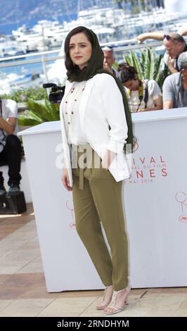 (160521) -- CANNES, 21 maggio 2016 -- l'attrice iraniana Taraneh Alidoosti posa il 21 maggio 2016 durante una photocall per il film The Salesman (Forushande) al 69° Festival di Cannes, nel sud della Francia. ) FRANCE-CANNES-FILM FESTIVAL-FORUSHANDE-PHOTO CALL JinxYu PUBLICATIONxNOTxINxCHN 160521 Cannes 21 maggio 2016 l'attrice iraniana Taraneh Alidoosti posa IL 21 maggio 2016 durante una Photo Call for the Film the Salesman Forushande AL 69° Festival di Cannes Francia meridionale Cannes Film Festival Forushande Photo Call JinxYu PUBLICATIONXNOTxINXINCHN Foto Stock