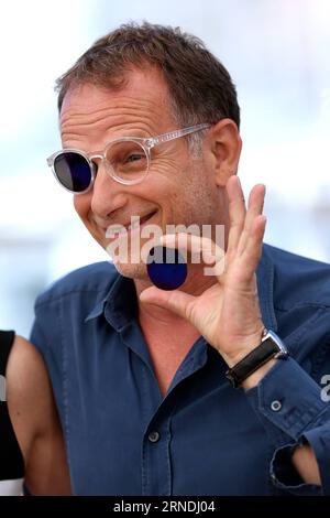 (160521) -- CANNES, May 21, 2016 -- French actor Charles Berling poses on May 21, 2016 during a photocall for the film Elle at the 69th Cannes Film Festival in Cannes, southern France. ) FRANCE-CANNES-FILM FESTIVAL-ELLE-PHOTO CALL JinxYu PUBLICATIONxNOTxINxCHN   160521 Cannes May 21 2016 French Actor Charles Berling Poses ON May 21 2016 during a photo call for The Film Elle AT The 69th Cannes Film Festival in Cannes Southern France France Cannes Film Festival Elle Photo Call JinxYu PUBLICATIONxNOTxINxCHN Stock Photo