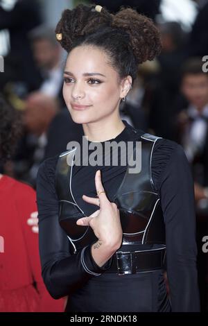 69. Festival de Cannes: Abschlussfeier (160522) -- CANNES, 22 maggio 2016 -- l'attrice Sasha Lane posa sul tappeto rosso mentre arriva alla cerimonia di chiusura del 69° Festival di Cannes, in Francia, 22 maggio 2016. ) FRANCE-CANNES-FILM FESTIVAL-CLOSING CEREMONY-RED CARPET JinxYu PUBLICATIONxNOTxINxCHN 69 Festival de Cannes Closing Ceremony 160522 Cannes 22 maggio 2016 l'attrice Sasha Lane posa SUL Red Carpet mentre arriva ALLA cerimonia DI CHIUSURA del 69° Festival di Cannes Francia 22 maggio 2016 Francia Cannes Film Festival CLOSING Ceremony Red Carpet JinxYu PUBLICATIONxNOT Foto Stock