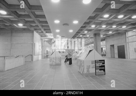 Attuale 06 - 2 - 1974: Cultura per allIt è costato 27 milioni di NOK, l'Ibsenhuset a Skien. Un edificio per il concetto esteso di cultura. Con spazio per ogni tipo di attività. Una casa per bambini, adolescenti e adulti. Un posto dove stare, che attrae. Foto: Aage Storløkken / Aktuell / NTB ***FOTO NON ELABORATA*** questo testo è stato tradotto automaticamente! Foto Stock