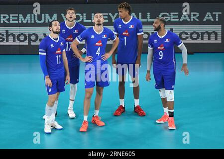 Francia squadra di pallavolo durante una chiamata di revisione . Campionato del mondo di pallavolo 2022. Quarti di finale. Foto Stock