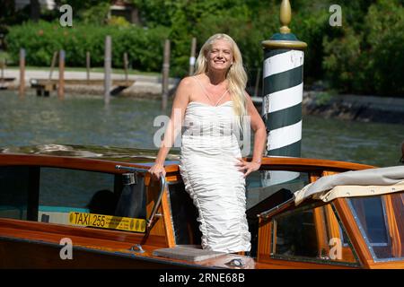 Venezia, Italia. 1 settembre 2023. Angela Schanelec arriva al molo dell'Hotel Excelsior al Lido di Venezia per il 80° Festival del Cinema di Venezia 2023. Credito: SOPA Images Limited/Alamy Live News Foto Stock