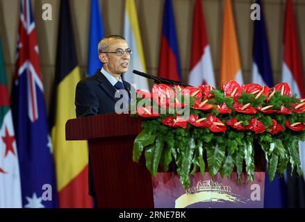 (160612) -- KUNMING, 12 giugno 2016 -- Segretario generale dell'Associazione per la cooperazione regionale dell'Asia meridionale (SAARC) Arjun Bahadur Thapa affronta la cerimonia di apertura della quarta esposizione Cina-Asia meridionale a Kunming, capitale della provincia dello Yunnan della Cina sud-occidentale, 12 giugno 2016. ) (Zwx) CHINA-KUNMING-CHINA-SOUTH ASIA EXPO-SAARC-THAPA(CN) LinxYiguang PUBLICATIONxNOTxINxCHN 160612 Kunming 12 giugno 2016 Segretario generale dell'Associazione per la cooperazione regionale dell'Asia meridionale SAARC Arjun Bahadur Thapa affronta la cerimonia di apertura della quarta esposizione della Cina dell'Asia meridionale a Kunming Capital Foto Stock