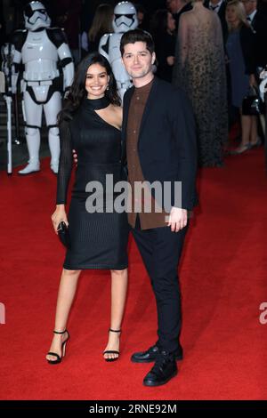 Danny o'Donoghue partecipa alla prima europea di "Star Wars: The Last Jedi" alla Royal Albert Hall di Londra, in Inghilterra. Foto Stock