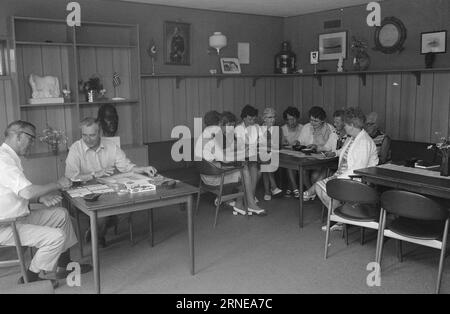 Corrente 26 - 6 - 1974: Ma la città dei convogli è fiorente. Non mancavano le previsioni cupe, ma Convoibyen si erge oggi come un fiorente monumento all'idea di Leif Heimstad di un ambiente di vita separato per i marinai di guerra. Foto: Ivar Aaserud / Aktuell / NTB ***FOTO NON ELABORATA*** questo testo è stato tradotto automaticamente! Foto Stock