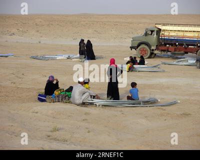 (160621) -- FALLUJAH, June 21, 2016 -- A family wait to set up a tent in a camp for internally displaced people who fled from battles between the Iraqi army and the Islamic State in Khalidiya, Iraq, on June 21, 2016. Khalil ) IRAQ-FALLUJAH-INTERNALLY DISPLACED PEOPLE Dawood PUBLICATIONxNOTxINxCHN   160621 Fallujah June 21 2016 a Family Wait to Set up a Tent in a Camp for Internally Displaced Celebrities Who fled from Battles between The Iraqi Army and The Islamic State in Khalidiya Iraq ON June 21 2016 Khalil Iraq Fallujah Internally Displaced Celebrities Dawood PUBLICATIONxNOTxINxCHN Stock Photo