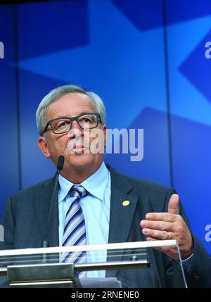 (160629) -- BRUXELLES, 29 giugno 2016 -- il presidente della Commissione europea Jean-Claude Juncker partecipa a una conferenza stampa presso la sede centrale dell'UE a Bruxelles, in Belgio, il 29 giugno 2016. Mercoledì il presidente del Consiglio europeo Donald Tusk ha dichiarato che i leader dei 27 paesi dell'Unione europea non britannici hanno convenuto che non avrebbero concesso alla Gran Bretagna l'accesso al mercato unico del blocco se la Gran Bretagna non avesse accettato le norme dell'UE sulla libera circolazione. ) BELGIO-BRUXELLES-UE-SUMMIT GongxBing PUBLICATIONxNOTxINxCHN 160629 Bruxelles giugno 29 2016 il presidente della Commissione europea Jean Claude Juncker partecipa a una conferenza stampa PRESSO il Foto Stock