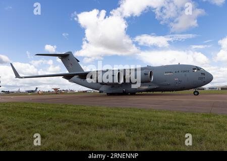 Un Boeing C-17A Globemaster III da trasporto del 99 Squadron RAF si prepara a lasciare il 2023 Royal International Air Tattoo Foto Stock