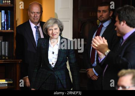 (160630) -- LONDRA, 30 giugno 2016 () -- il ministro degli interni Theresa May lancia la sua campagna di leadership a Londra, in Gran Bretagna, 30 giugno 2016. Cinque contendenti sono emersi giovedì nella corsa per diventare il prossimo primo ministro della Gran Bretagna a seguito della decisione di David Cameron di smettere. () (zjy) BRITAIN-LONDON-THERESA MAY Xinhua PUBLICATIONxNOTxINxCHN 160630 Londra giugno 30 2016 il ministro degli interni Theresa May lancia la sua campagna di leadership a Londra Regno Unito giugno 30 2016 cinque contendenti sono emersi giovedì in gara per diventare i prossimi primi ministri della Gran Bretagna a seguito della decisione di David Cameron di abbandonare zjy Britain Foto Stock