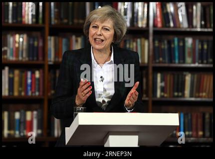 (160630) -- LONDRA, 30 giugno 2016 () -- il ministro degli interni Theresa May lancia la sua campagna di leadership a Londra, in Gran Bretagna, 30 giugno 2016. Cinque contendenti sono emersi giovedì nella corsa per diventare il prossimo primo ministro della Gran Bretagna a seguito della decisione di David Cameron di smettere. () (zjy) BRITAIN-LONDON-THERESA MAY Xinhua PUBLICATIONxNOTxINxCHN 160630 Londra giugno 30 2016 il ministro degli interni Theresa May lancia la sua campagna di leadership a Londra Regno Unito giugno 30 2016 cinque contendenti sono emersi giovedì in gara per diventare i prossimi primi ministri della Gran Bretagna a seguito della decisione di David Cameron di abbandonare zjy Britain Foto Stock