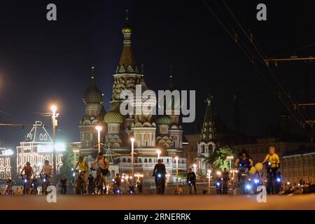 (160703) -- MOSCOW, July 3, 2016 -- Participants ride along a street during the night cycling parade in Moscow, Russia, July 3, 2016. Over 10,000 people took part in the 2nd Moscow Night Bike Parade. ) (zjy) RUSSIA-MOSCOW-BIKE PARADE PavelxBednyakov PUBLICATIONxNOTxINxCHN   160703 Moscow July 3 2016 Participants Ride Along a Street during The Night Cycling Parade in Moscow Russia July 3 2016 Over 10 000 Celebrities took Part in The 2nd Moscow Night Bike Parade zjy Russia Moscow Bike Parade PavelxBednyakov PUBLICATIONxNOTxINxCHN Stock Photo