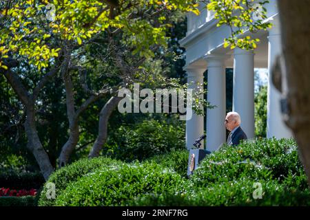 Washington, Stati Uniti. 1 settembre 2023. Il presidente Joe Biden cammina dall'ufficio ovale per parlare del rapporto di lavoro di agosto al Rose Garden alla Casa Bianca di Washington DC venerdì 1 settembre 2023. Foto di Bonnie Cash/Pool/Sipa USA credito: SIPA USA/Alamy Live News Foto Stock