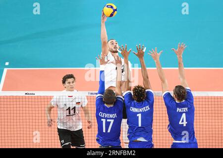 Moritz Karlitzek (Germania); Trevor Clevenot, Barthélémy Chinenyeze, Jean Patry (Francia). Campionato del mondo di pallavolo 2022. Round di 16 Foto Stock