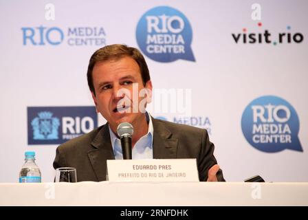 (160802) -- RIO DE JANEIRO, 2 agosto 2016 -- il sindaco di Rio Eduardo Paes parla durante una conferenza stampa a Rio de Janeiro, in Brasile, il 2 agosto 2016. Il governo municipale di Rio ha presentato il percorso della fiamma di Olymipics a Rio de Janeiro martedì. ()(dh) (SP)BRASILE-RIO DE JANEIRO-OLIMPIADI-FLAME LixMing PUBLICATIONxNOTxINxCHN 160802 Rio de Janeiro 2 agosto 2016 il sindaco di Rio Eduardo Paes parla durante una conferenza stampa tenutasi a Rio de Janeiro in Brasile IL 2 agosto 2016 il governo municipale di Rio ha presentato la via della fiamma a Rio de Janeiro martedì DH SP Brasile Rio de Janeiro Olimpiadi Flame Lix Foto Stock