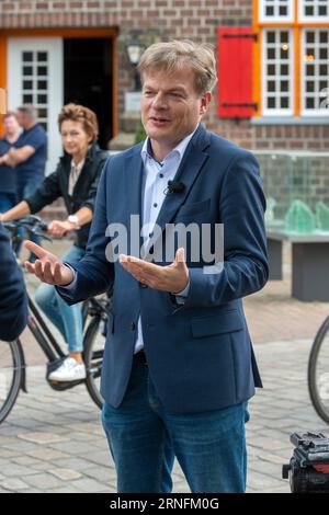 ENSCHEDE, PAESI BASSI - JUL 05, 2020: Il politico olandese Pieter Omtzigt è il politico più popolare nella camera dei rappresentanti. Foto Stock