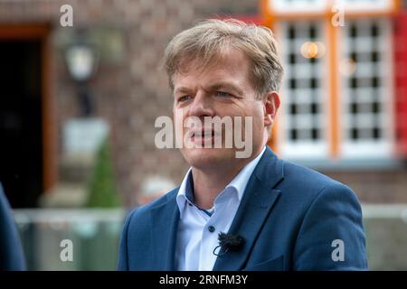 ENSCHEDE, PAESI BASSI - JUL 05, 2020: Il politico olandese Pieter Omtzigt è il politico più popolare nella camera dei rappresentanti. Foto Stock