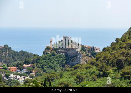 Alpes-Maritimes Èze-Village, villaggio arroccato sul Mar Mediterraneo nel sud della Francia Foto Stock