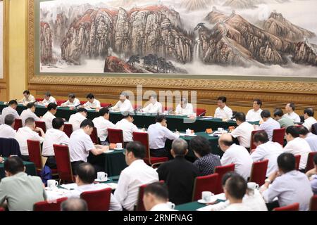 (160817) -- PECHINO, 17 agosto 2016 -- il presidente cinese Xi Jinping tiene un discorso durante un simposio sull'iniziativa Belt and Road a Pechino, capitale della Cina, 17 agosto 2016. XI mercoledì ha chiesto un costante avanzamento della Belt and Road Initiative del paese a beneficio delle persone lungo i percorsi. )(wyo) CHINA-BEIJING-XI JINPING-SYMPOSIUM-BELT AND ROAD (CN) LanxHongguang PUBLICATIONxNOTxINxCHN 160817 Pechino 17 agosto 2016 il presidente cinese Xi Jinping tiene un discorso durante un Simposio SULL'iniziativa Belt and Road a Pechino capitale della Cina 17 agosto 2016 Xi mercoledì ha chiesto stabilità Foto Stock